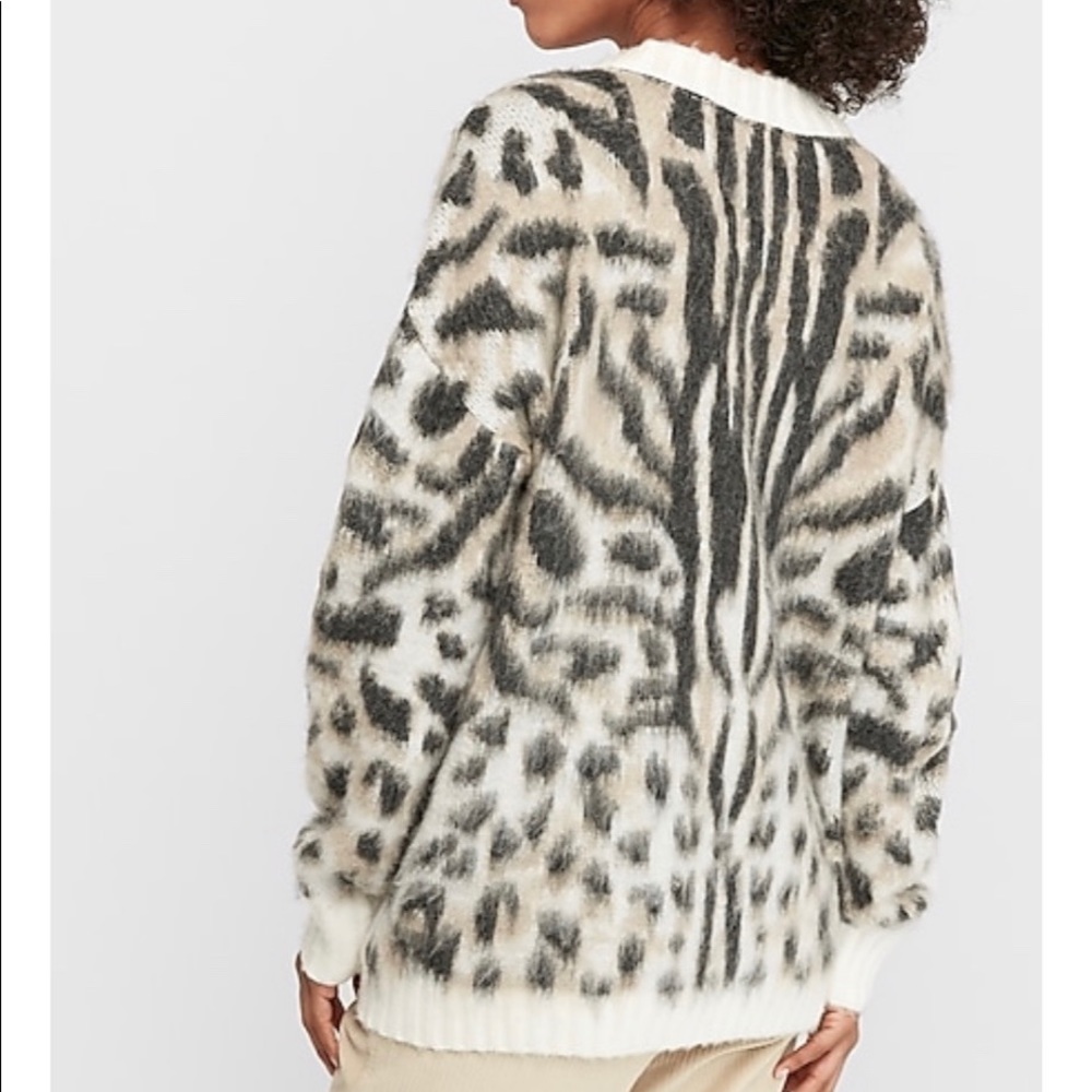 Nwot Express Soft Leopard Print Tunic Sweater - image 2